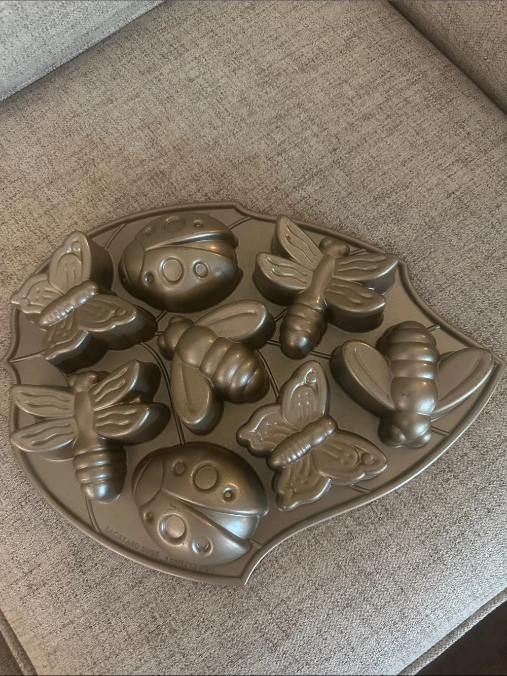 Appears New Nordic Wear Backyard Bugs Cake Pan